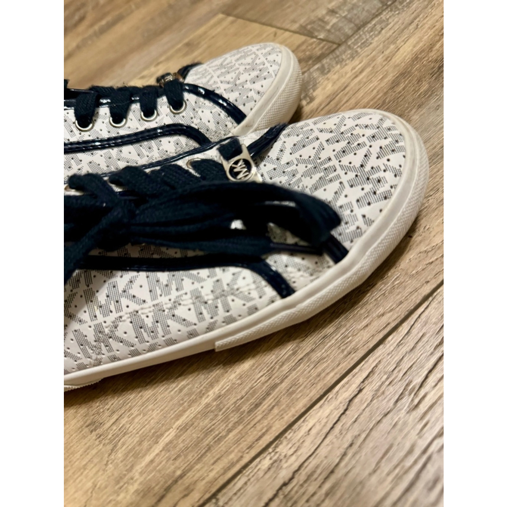 Michael Kors IMA Boreum Fashion White/Navy Size 3 Fashion Sneakers - fits 5.5 W - Picture 5 of 10